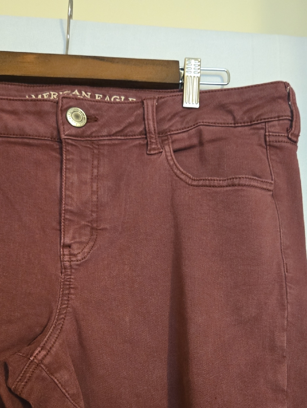 American Eagle Burgundy Low Rise Jeggings Sz 16 Short NWOT - Picture 4 of 7
